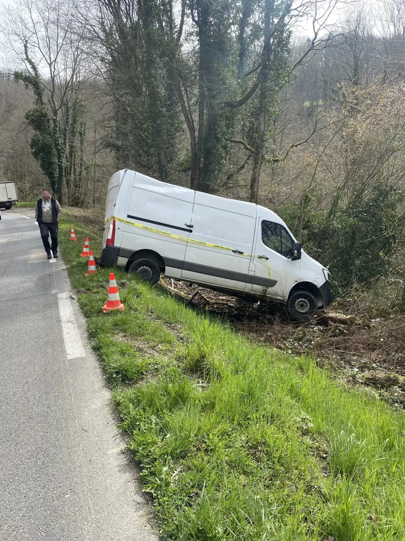 Intervention ASR Dépannage : fourgon accidenté (photo 2 sur 4)