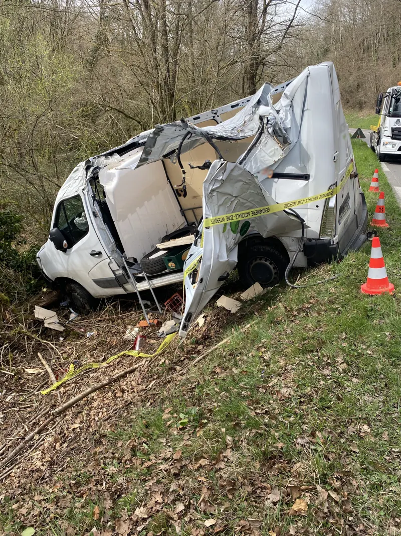 Intervention ASR Dépannage : fourgon accidenté (photo 1 sur 4)