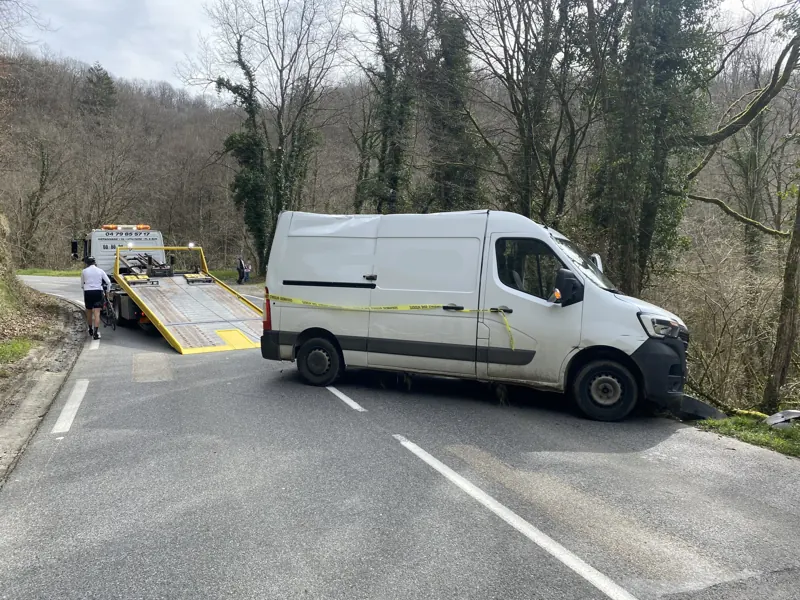 Intervention ASR Dépannage : fourgon accidenté (photo 3 sur 4)
