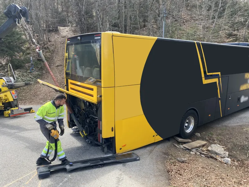 Intervention ASR Dépannage : autocar couché (photo 2 sur 2)